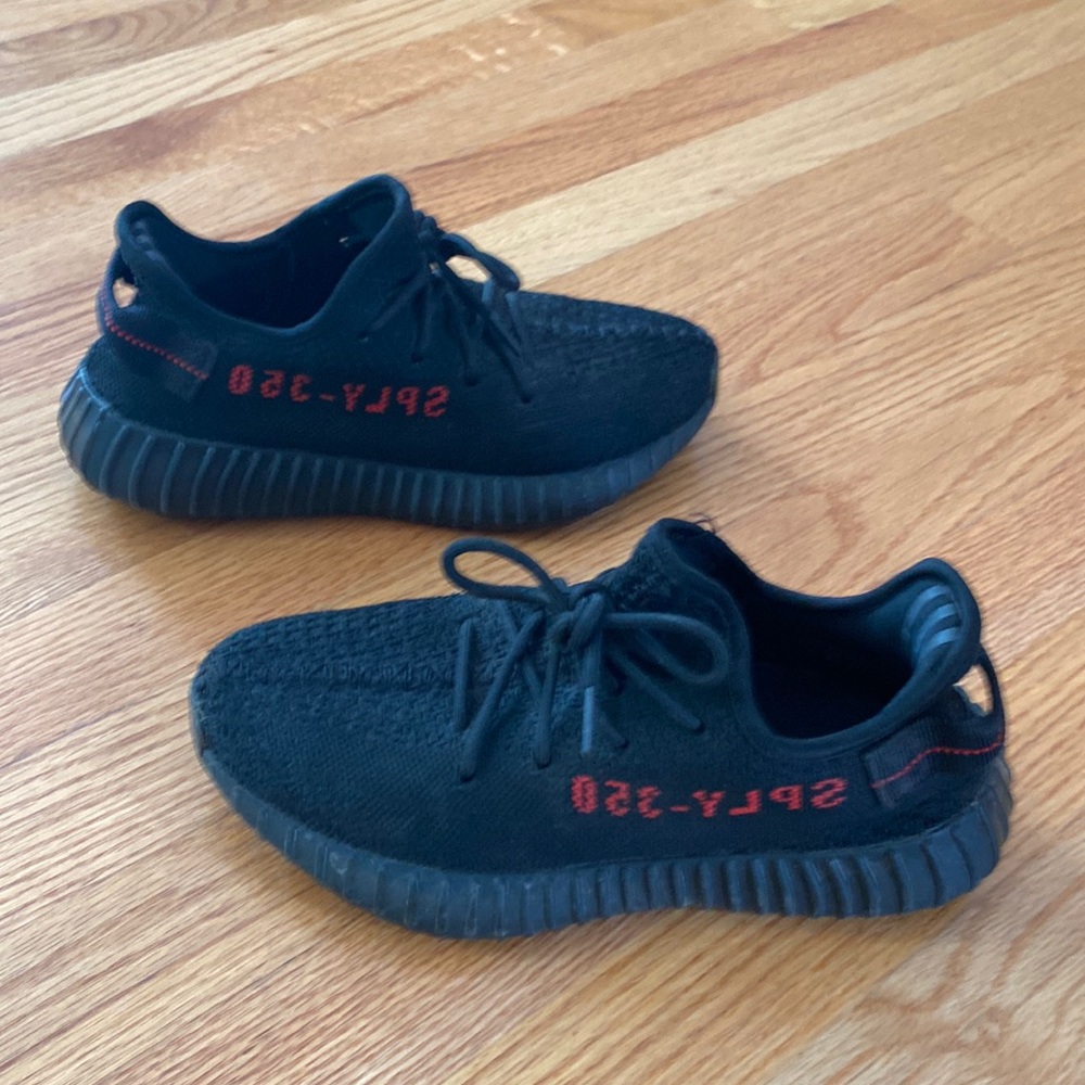 Yeezy Boost 350 v2 Bred
